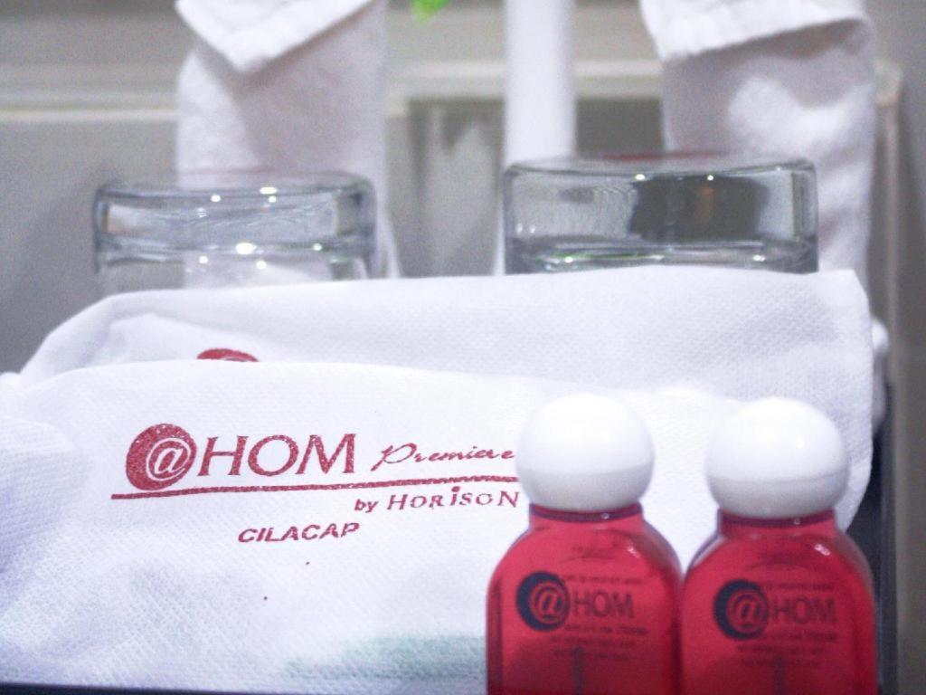 @Hom Premiere Cilacap Eksteriør billede