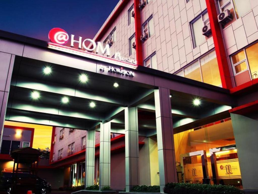 @Hom Premiere Cilacap Eksteriør billede
