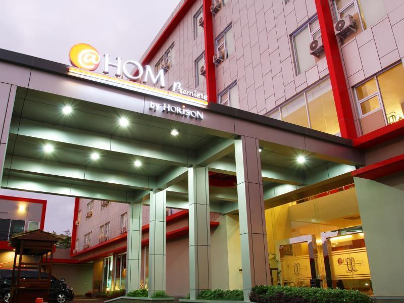 @Hom Premiere Cilacap Eksteriør billede