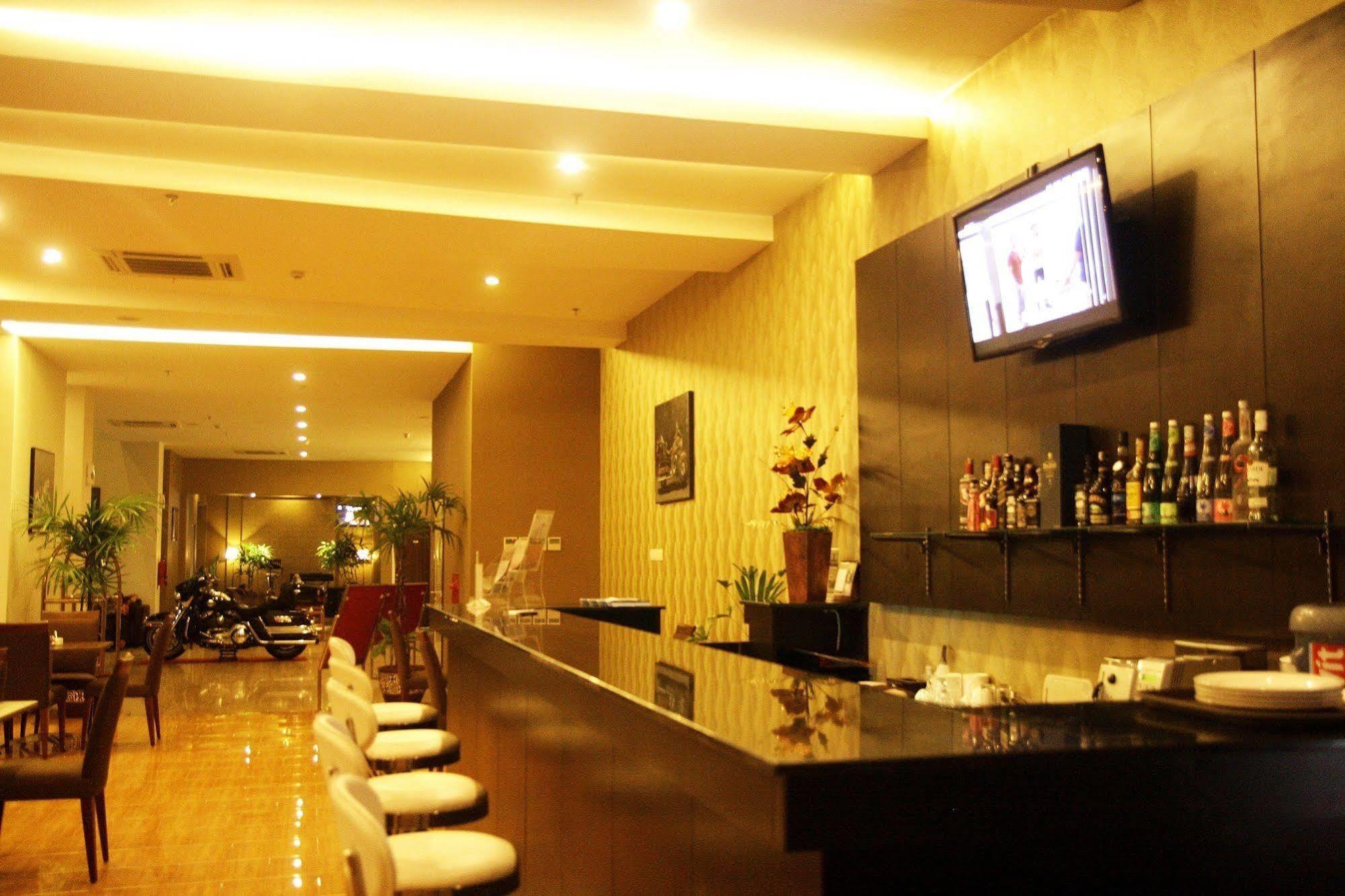 @Hom Premiere Cilacap Eksteriør billede