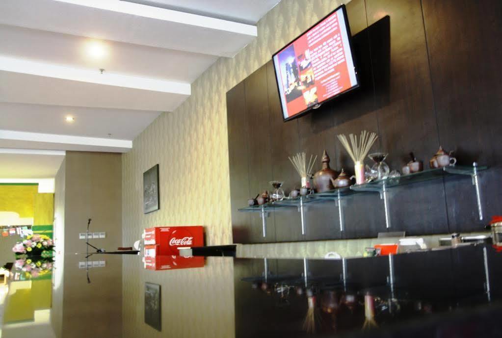@Hom Premiere Cilacap Eksteriør billede
