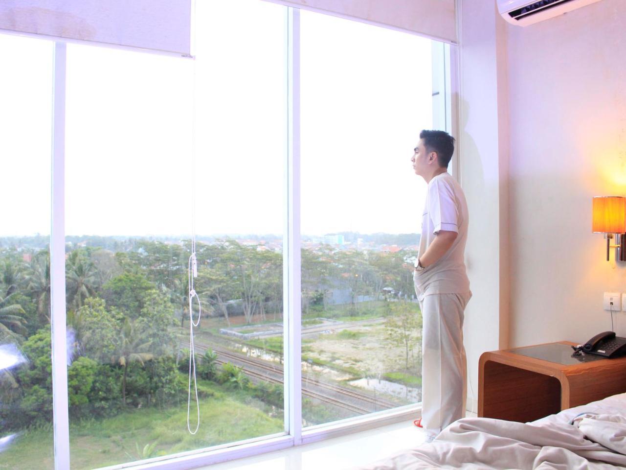 @Hom Premiere Cilacap Eksteriør billede